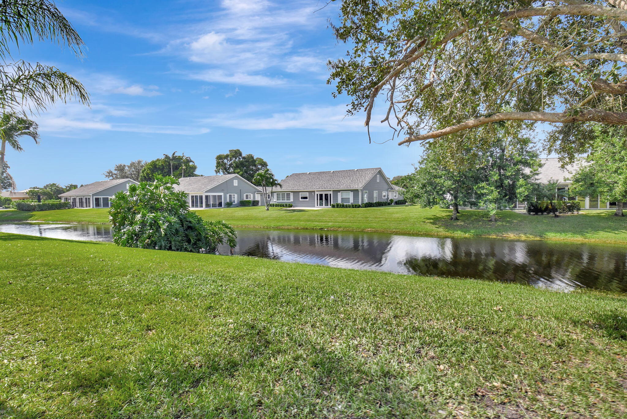 11601 N Lake Drive 10 Garden