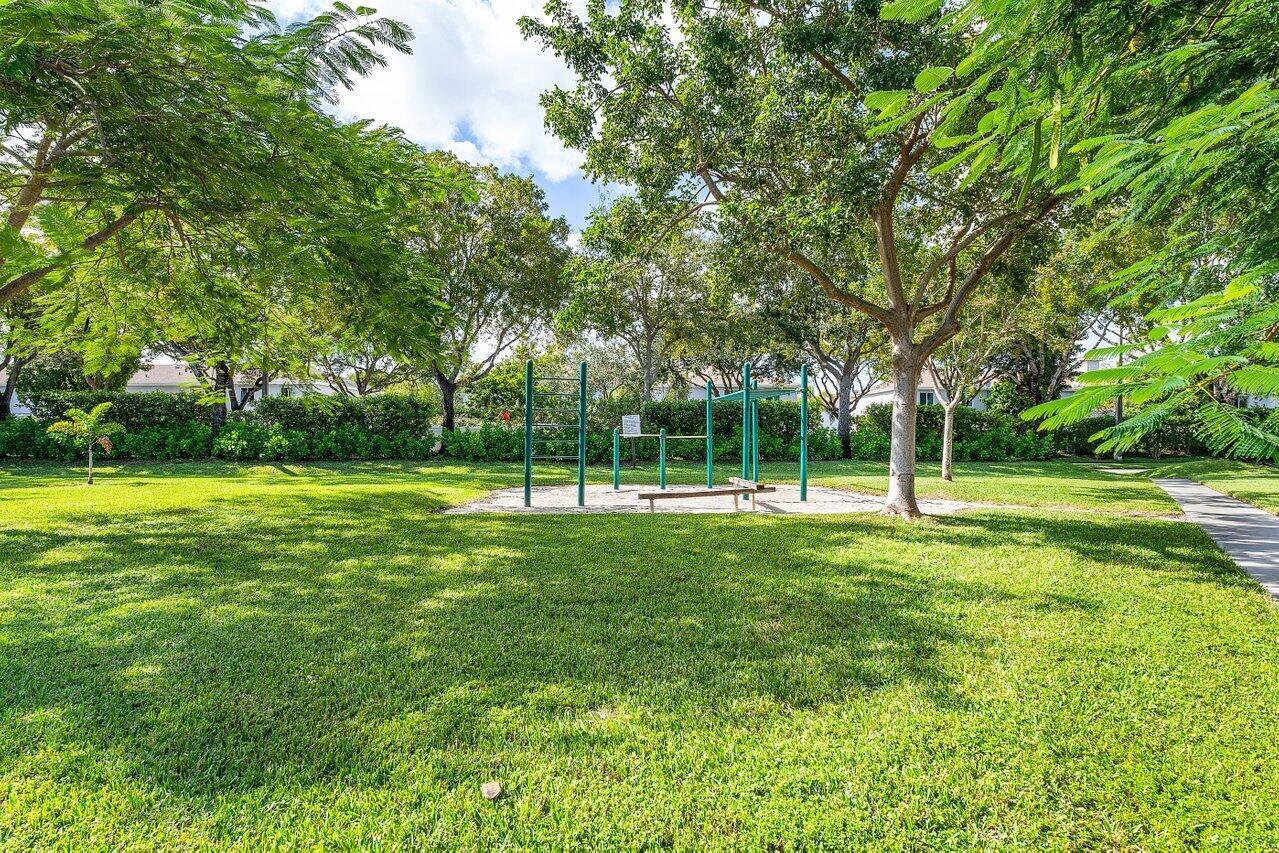 1482 SW 45th Way