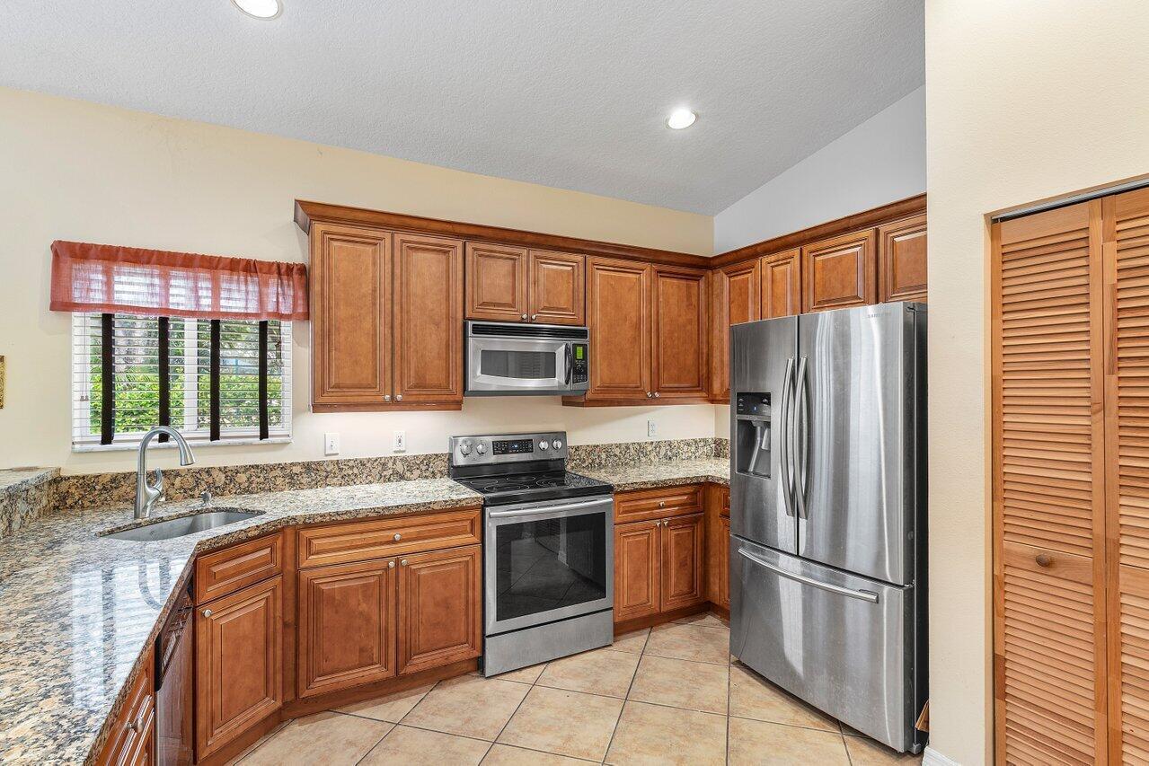 1482 SW 45th Way