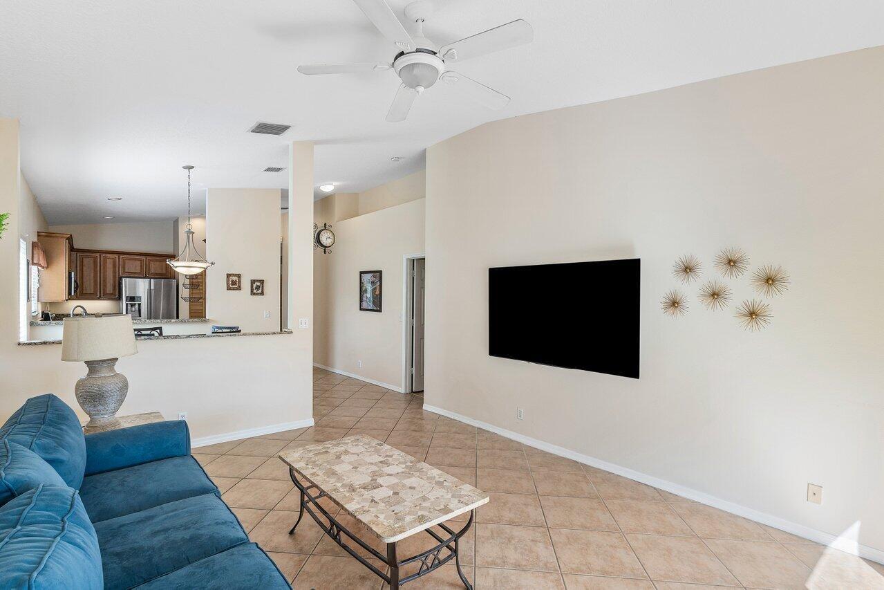 1482 SW 45th Way