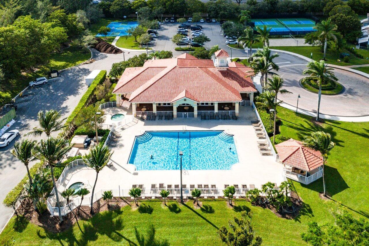 1482 SW 45th Way