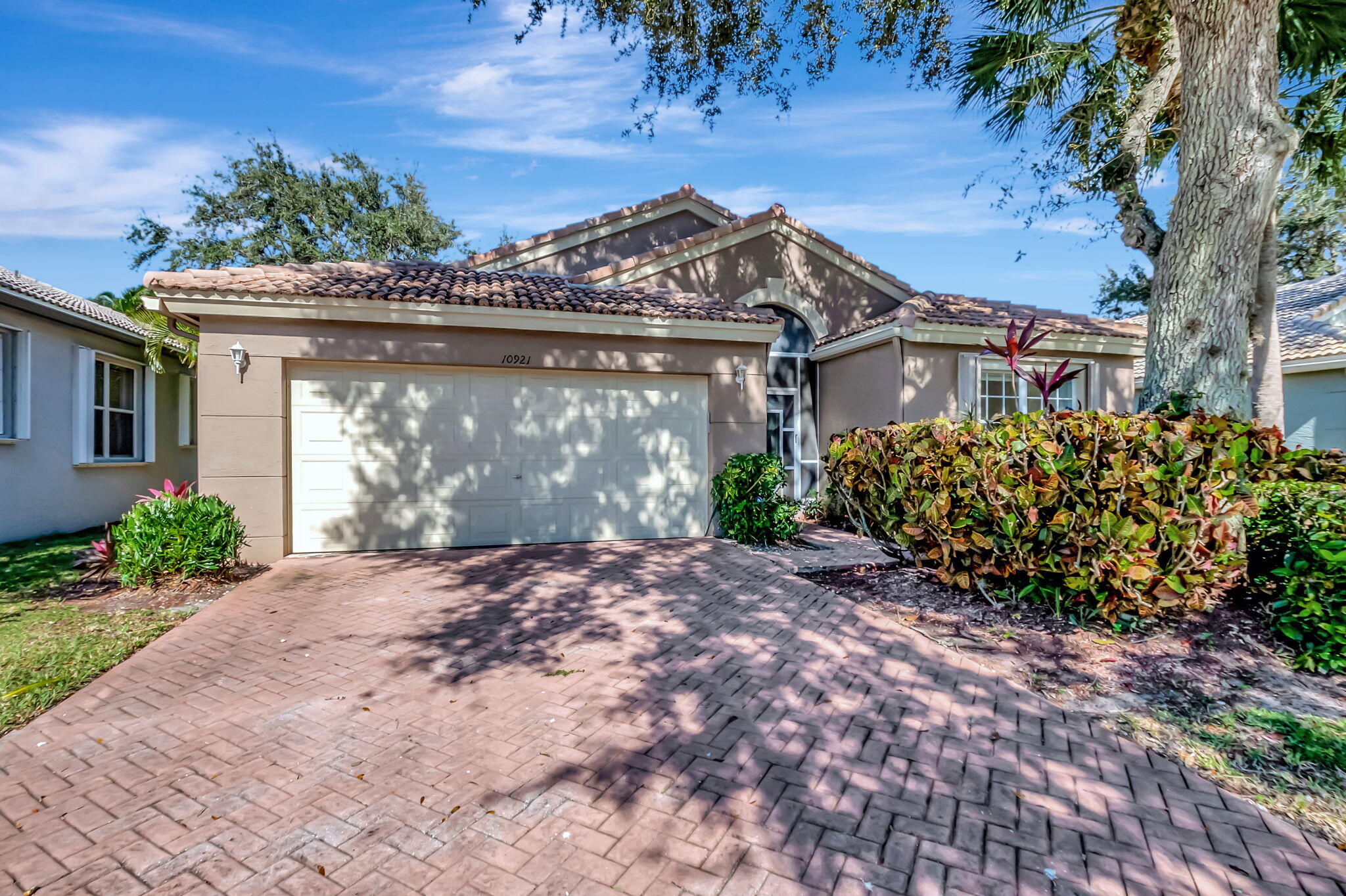 10921 Royal Caribbean Circle