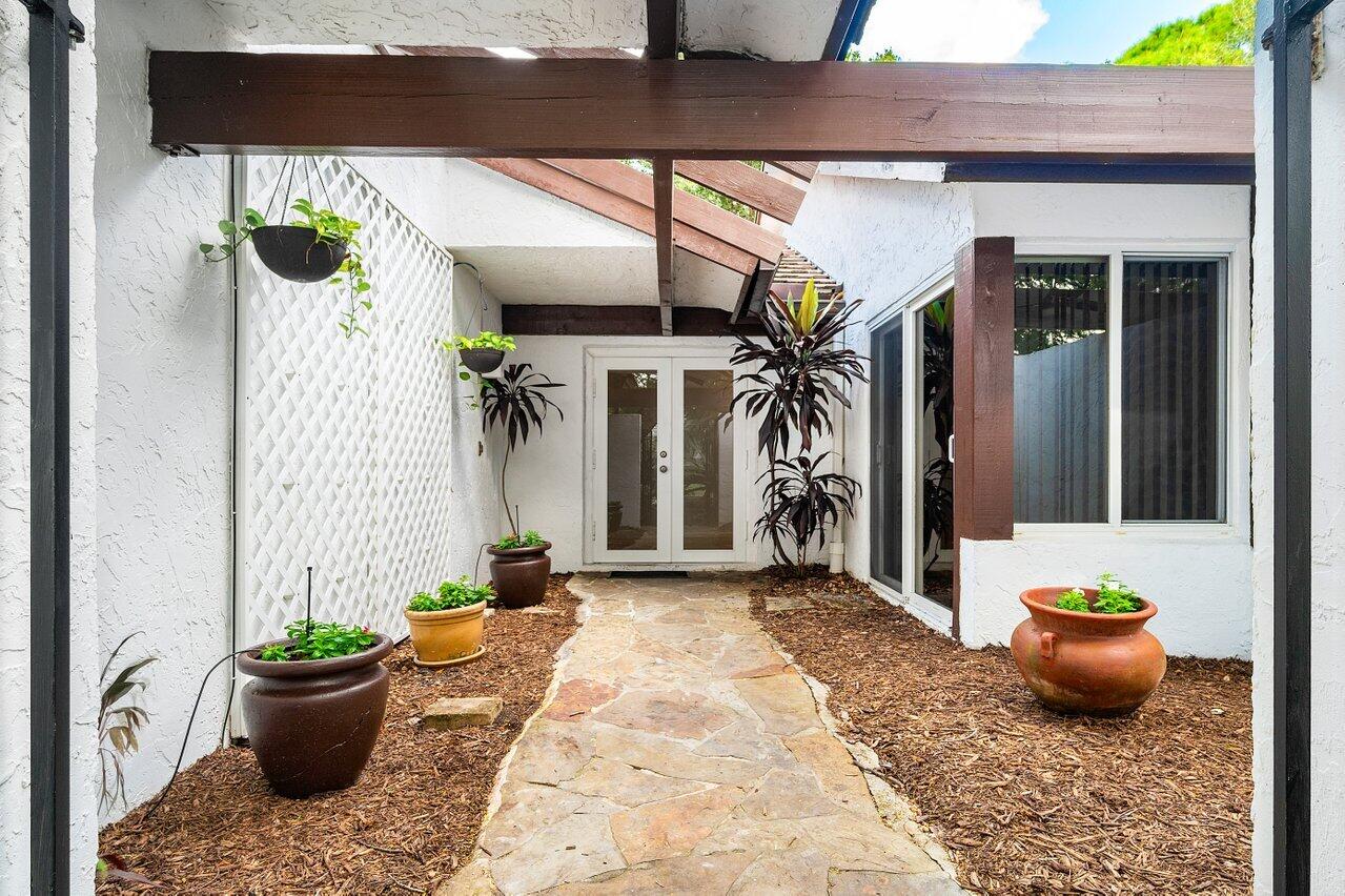 2423 NW Timbercreek Circle NW, Boca Raton