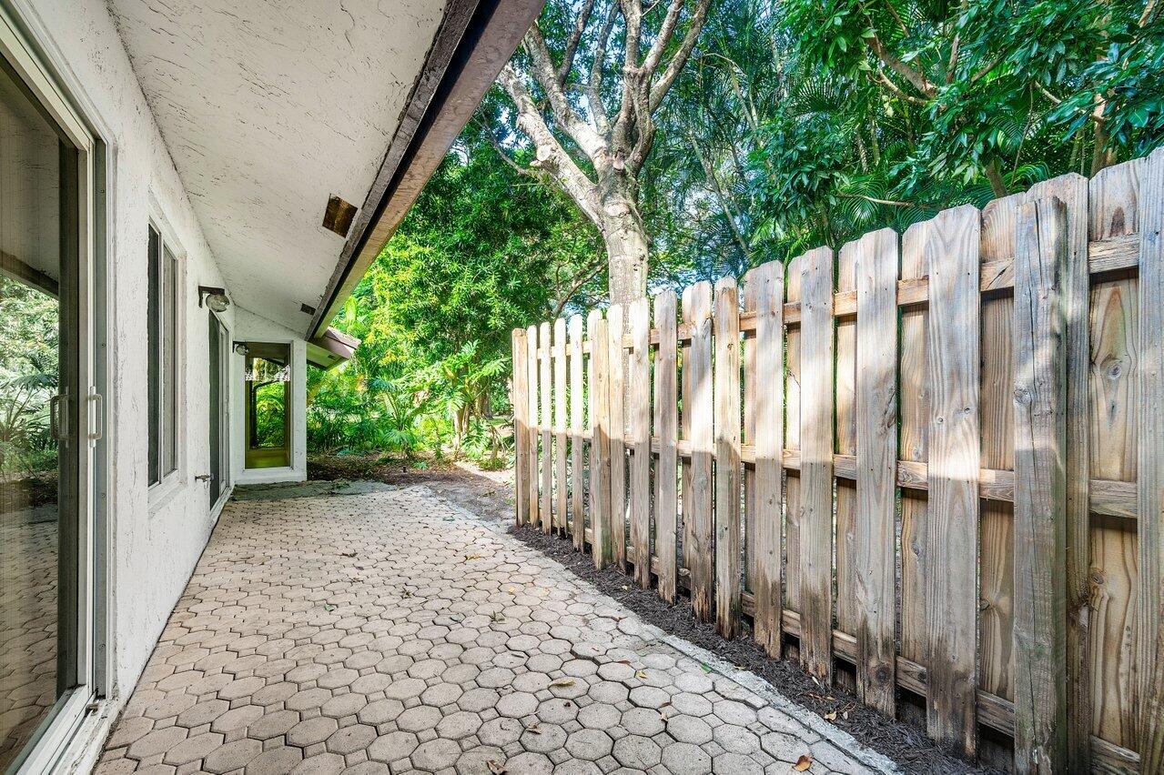 2423 NW Timbercreek Circle NW, Boca Raton