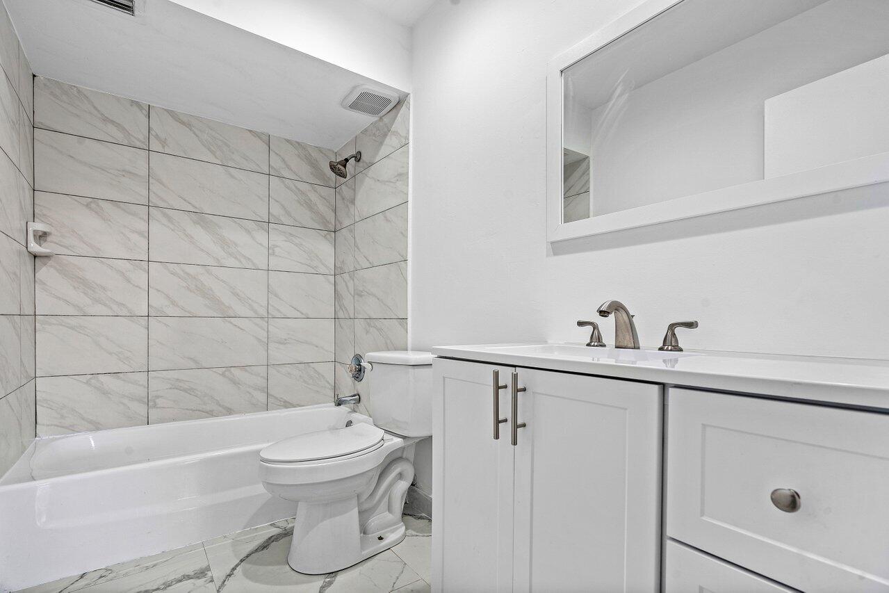 22725 SW 66th Avenue 204