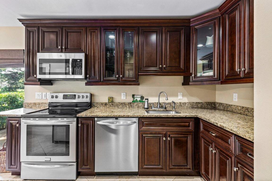 50 Stratford Lane W A