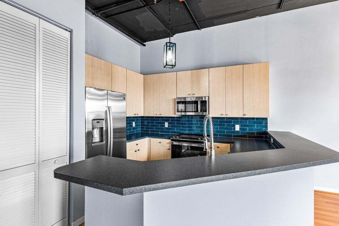 401 W Atlantic Avenue L 012