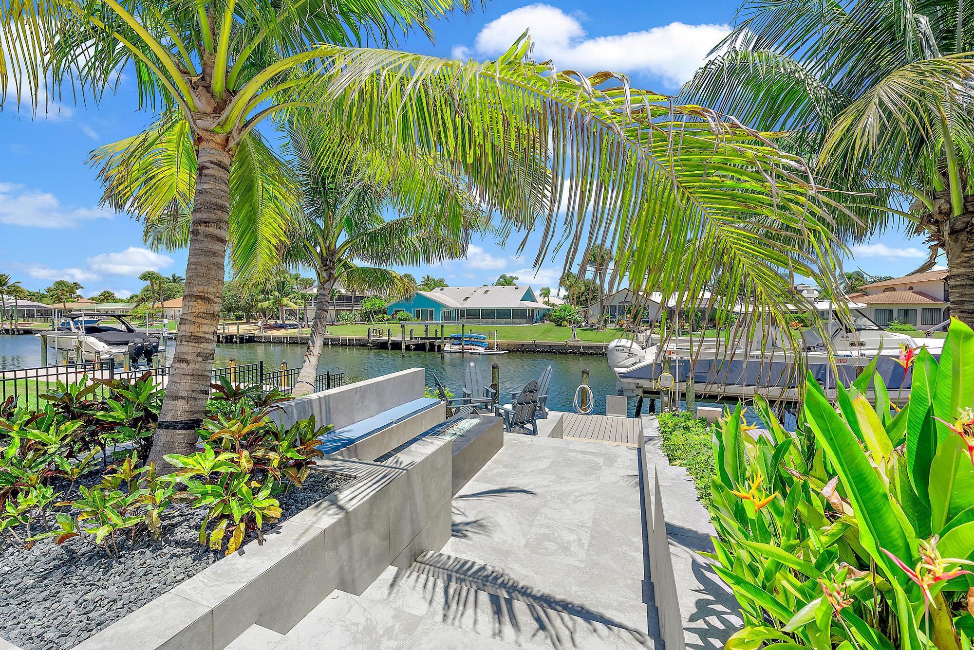 8599 SE Sabal Street