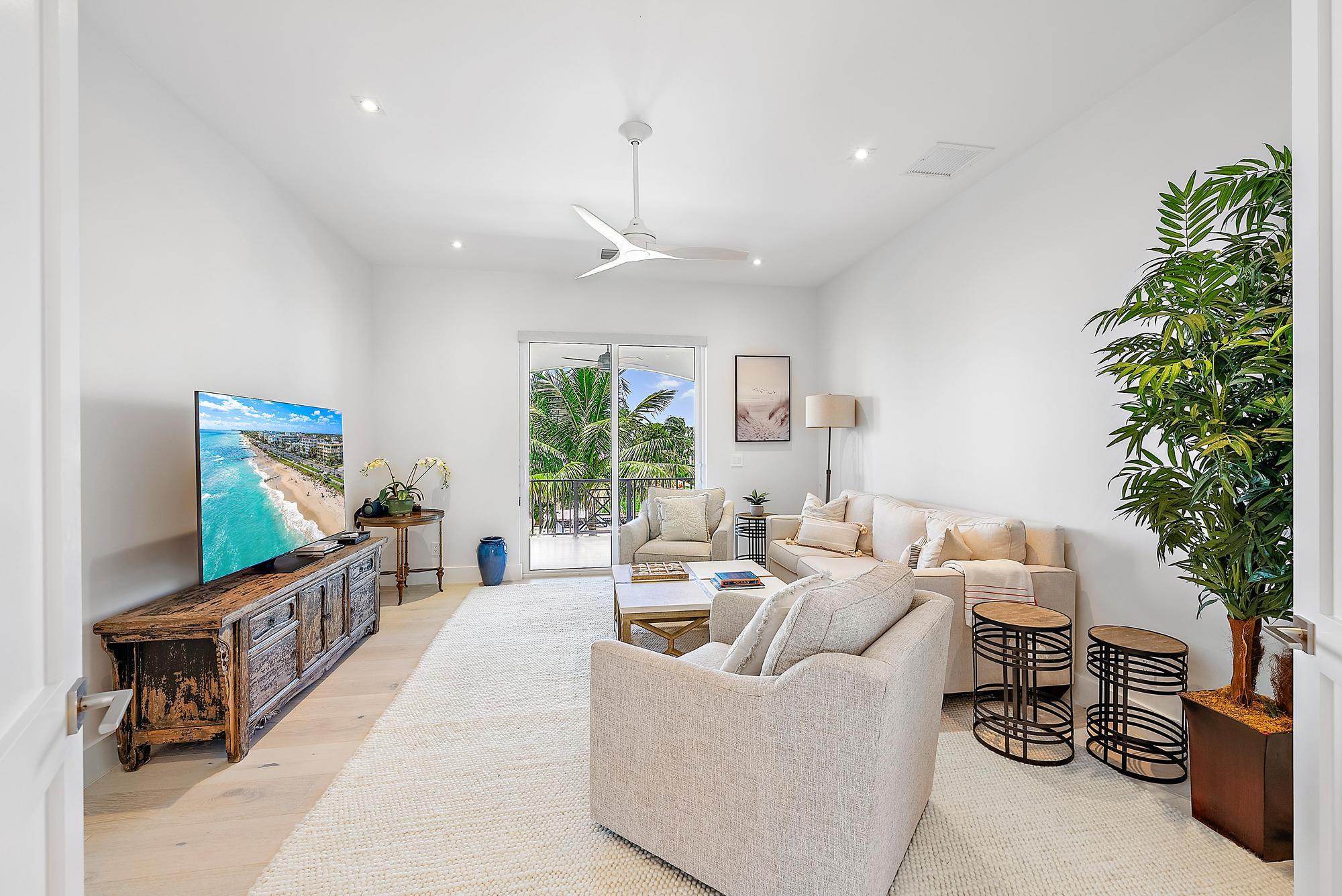 8599 SE Sabal Street