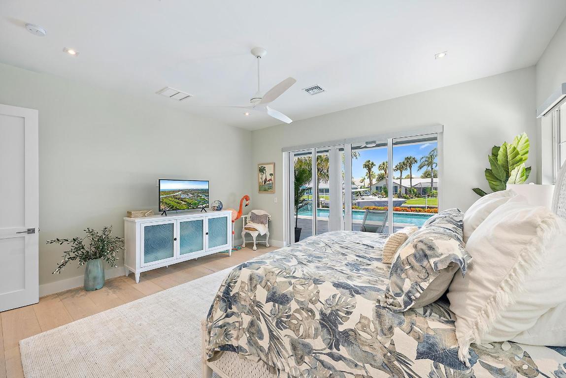 8599 SE Sabal Street