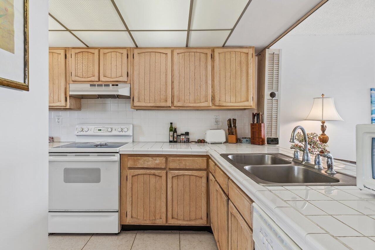 13 Royal Palm Way Unit 602