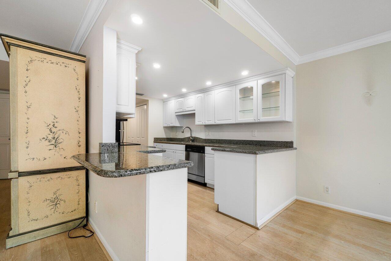 799 Jeffery Street 312