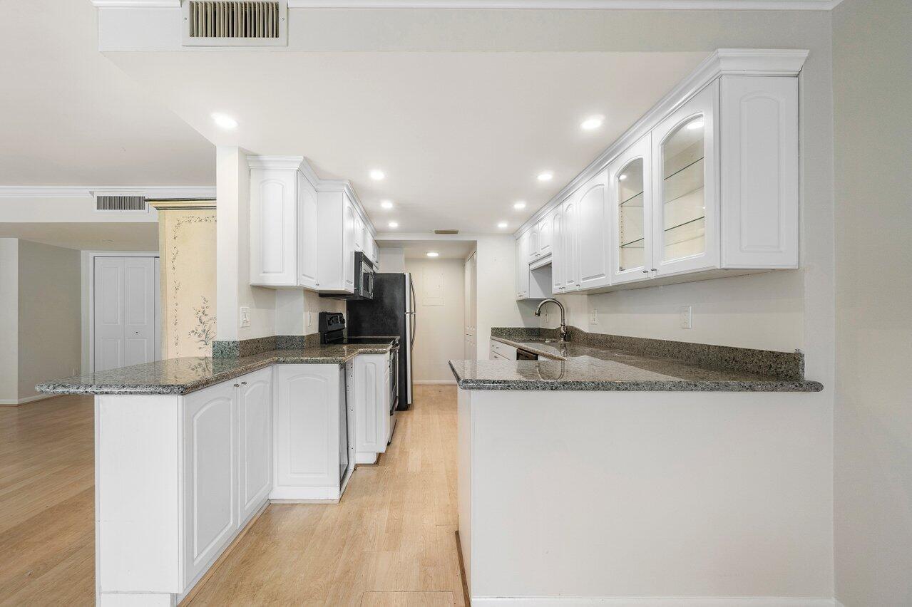 799 Jeffery Street 312