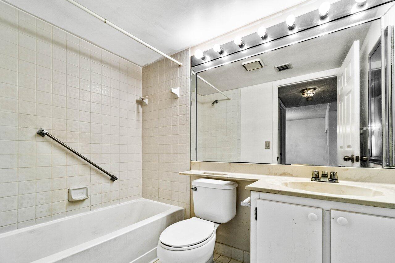 10667 W Clairmont Circle 301, Tamarac Unit: 301