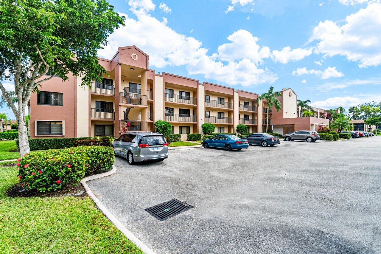 10667 W Clairmont Circle 301, Tamarac Unit: 301