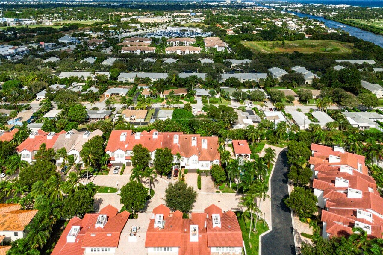 833 Estuary Way