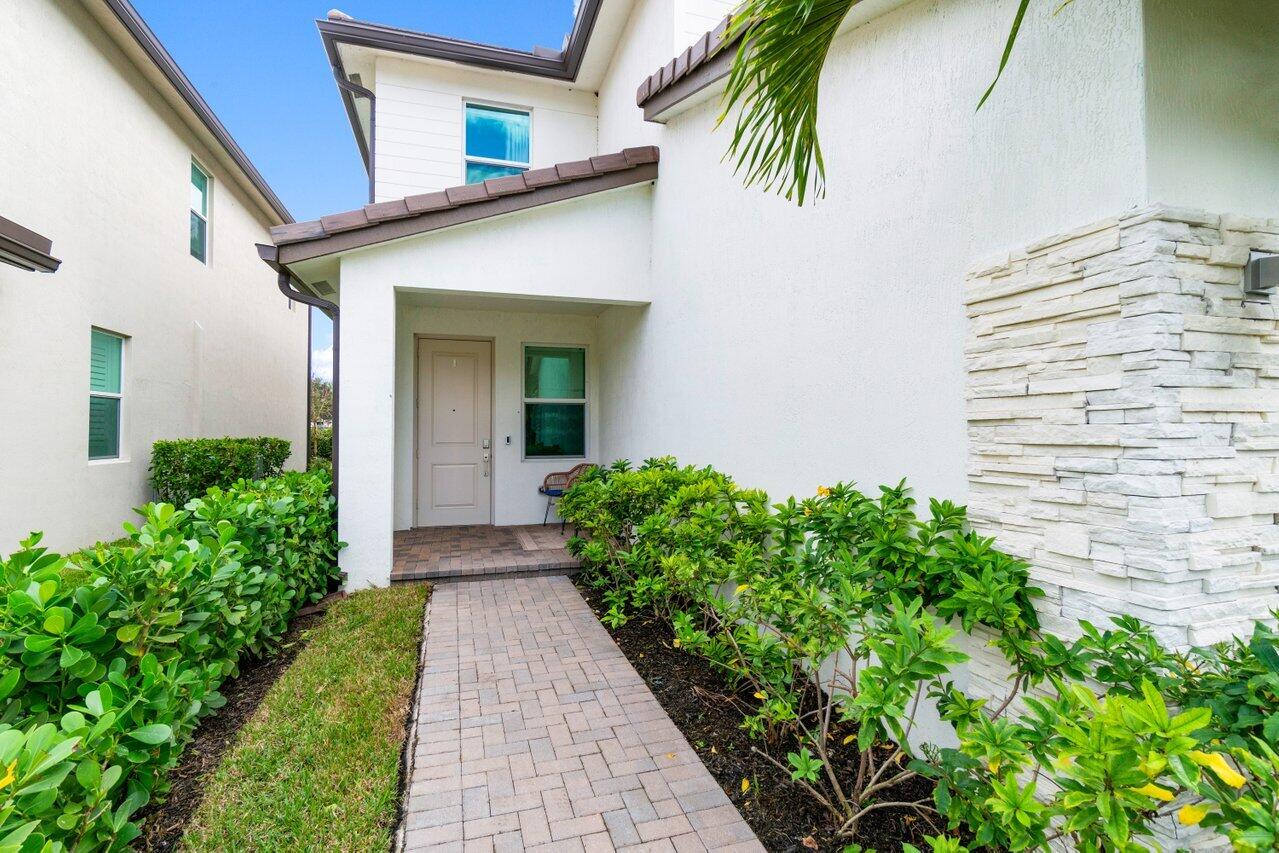 1537 Verawood Lane