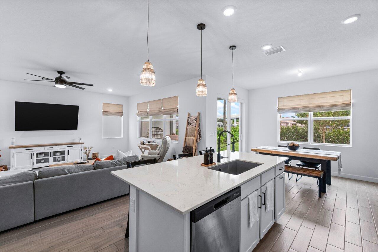 1537 Verawood Lane