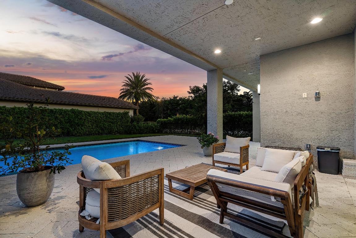 19894 Meadowside Lane