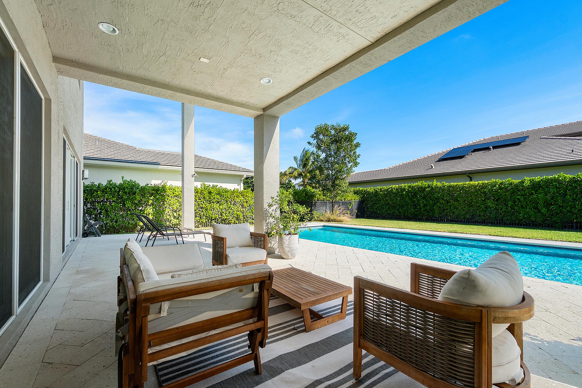 19894 Meadowside Lane