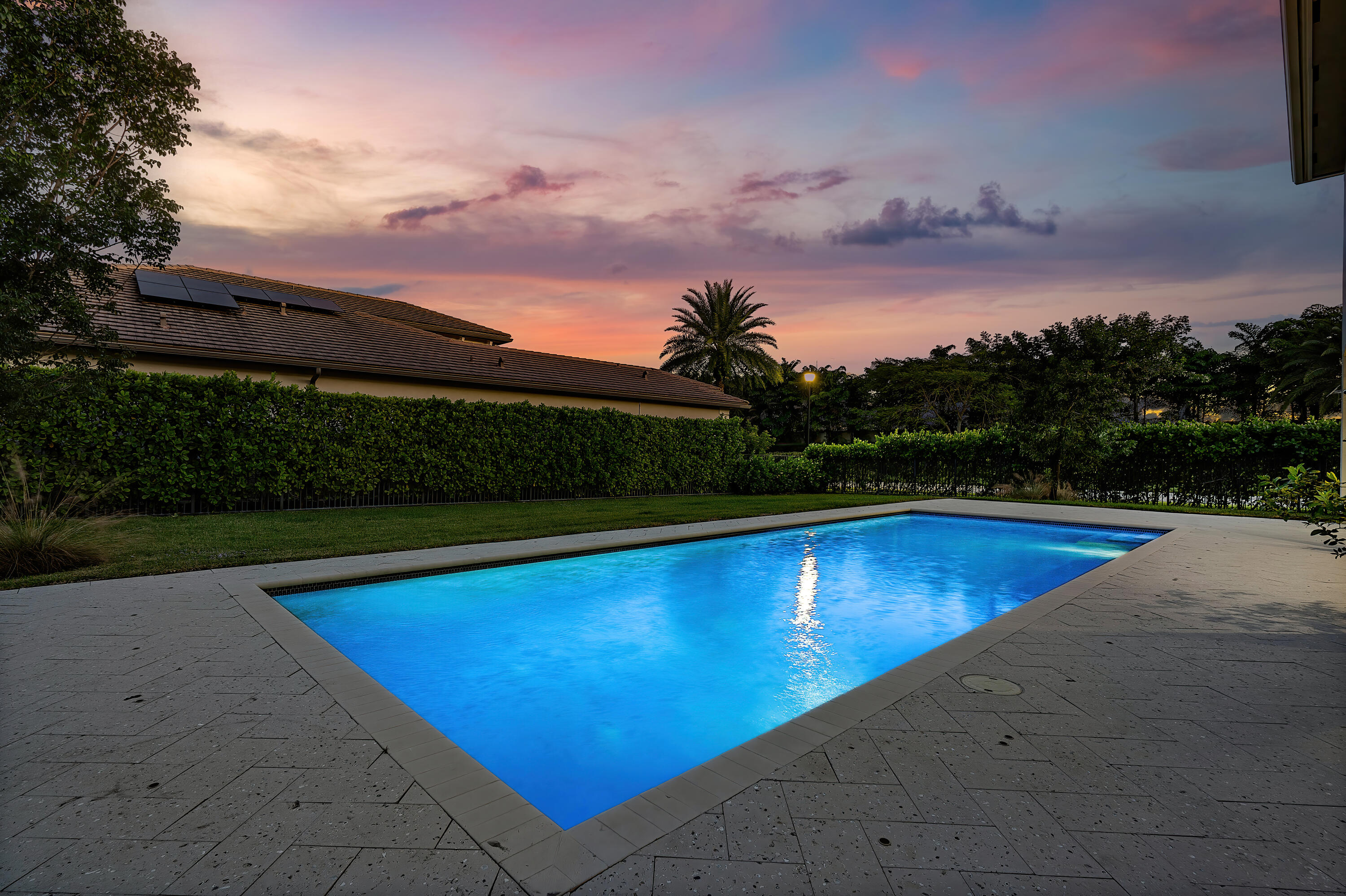 19894 Meadowside Lane