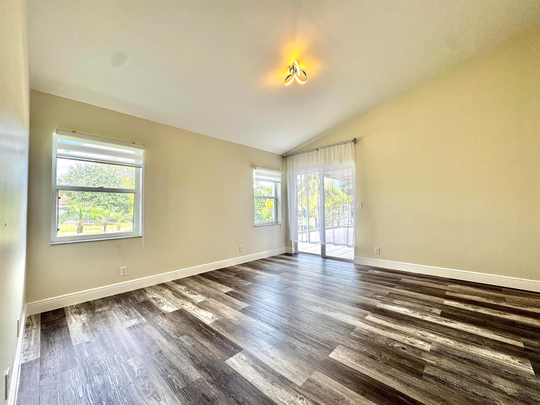 4731 NW 75th Street