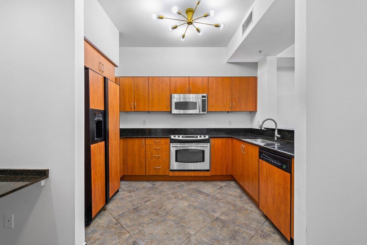 233 S Federal Hwy 408 Highway 408