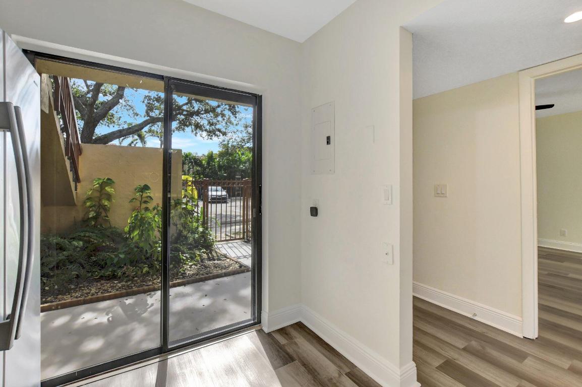 3939 NE 5th Avenue, B102, Boca Raton Unit: B102