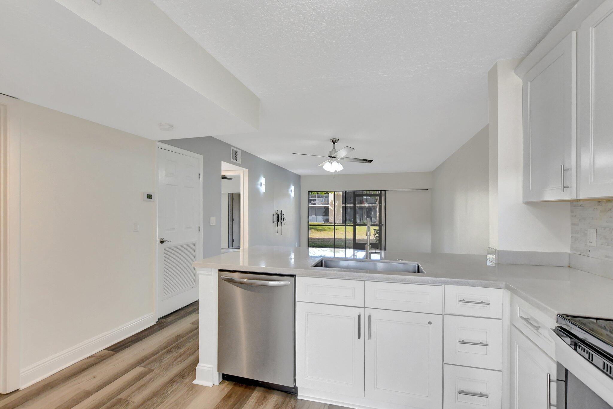 3939 NE 5th Avenue, B102, Boca Raton Unit: B102