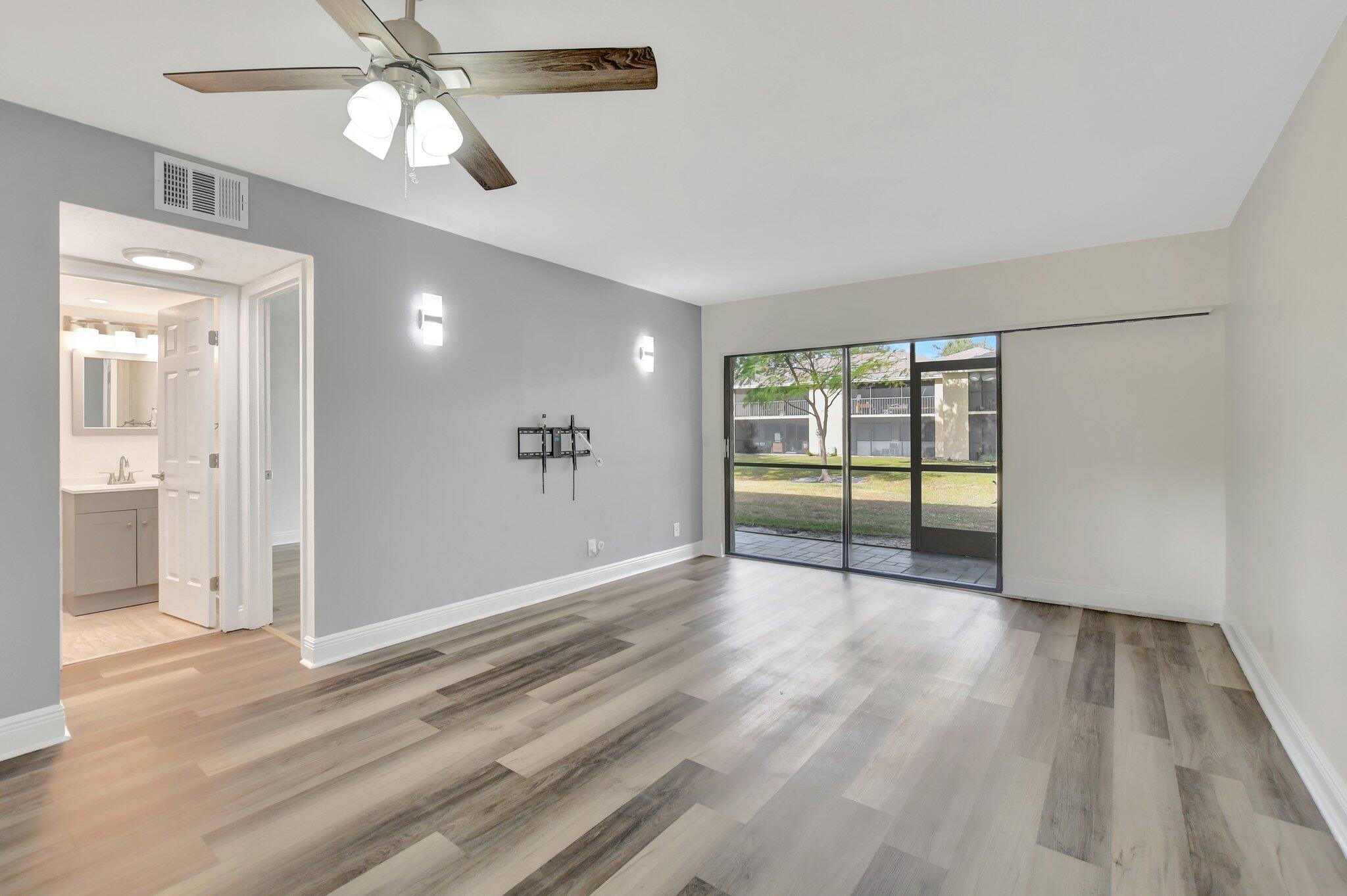 3939 NE 5th Avenue, B102, Boca Raton Unit: B102