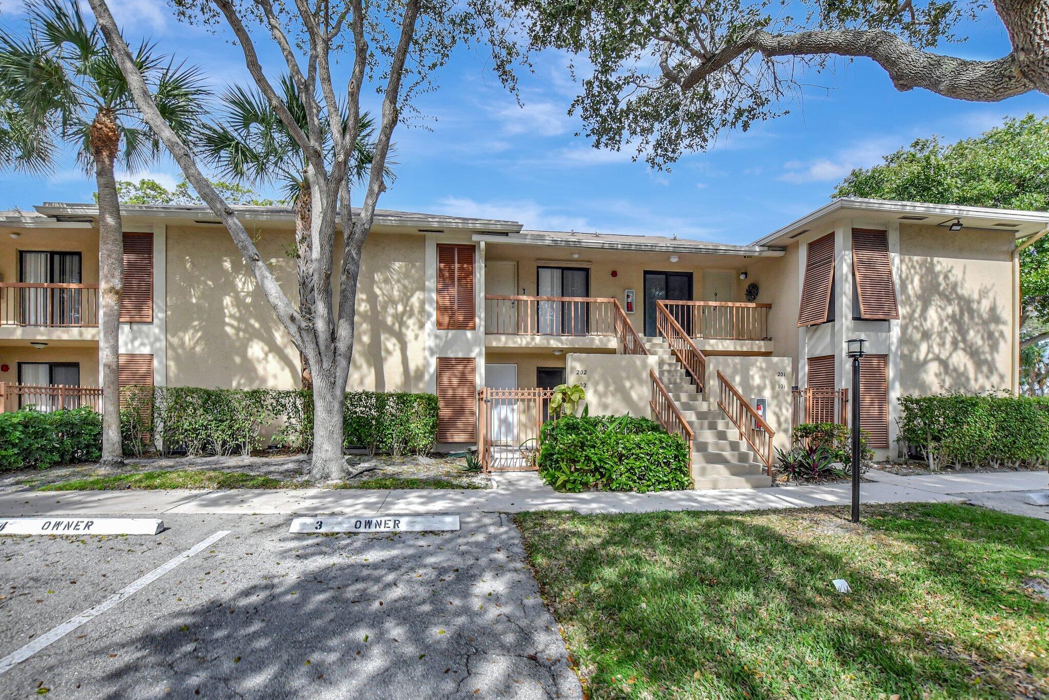 3939 NE 5th Avenue, B102, Boca Raton Unit: B102