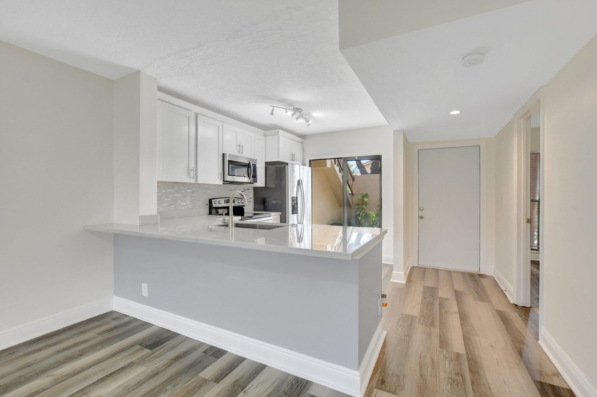 3939 NE 5th Avenue, B102, Boca Raton Unit: B102