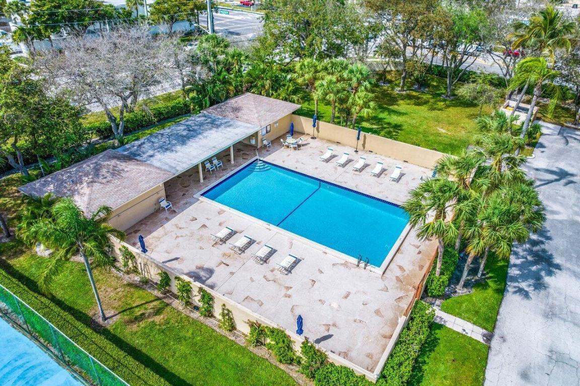 3939 NE 5th Avenue, B102, Boca Raton Unit: B102