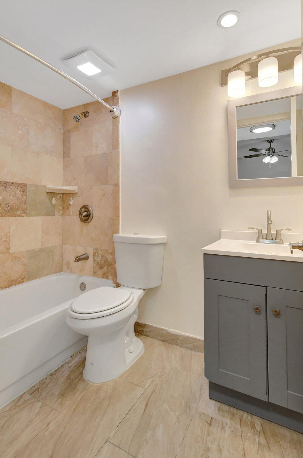 3939 NE 5th Avenue, B102, Boca Raton Unit: B102