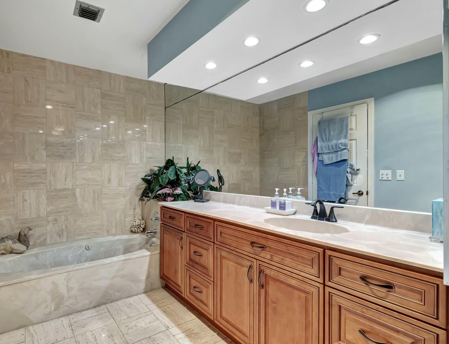 7448 La Paz Boulevard 102, Boca Raton Unit: 102