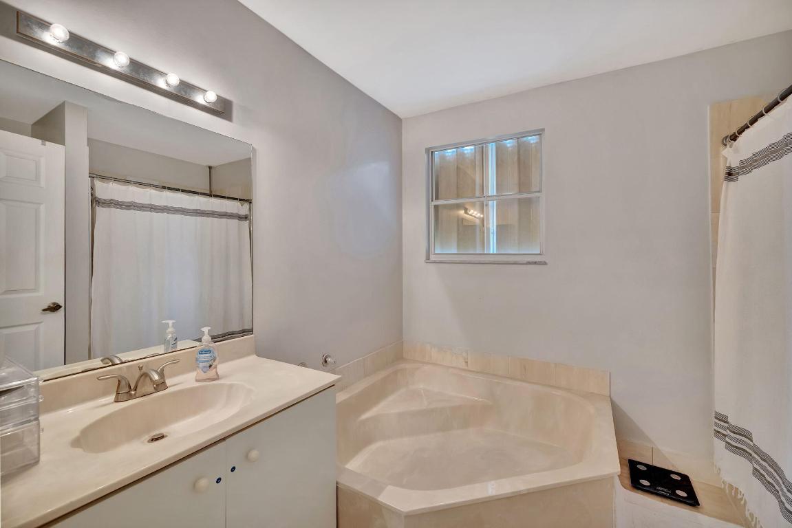 4276 NW 57th Drive, Coconut Creek