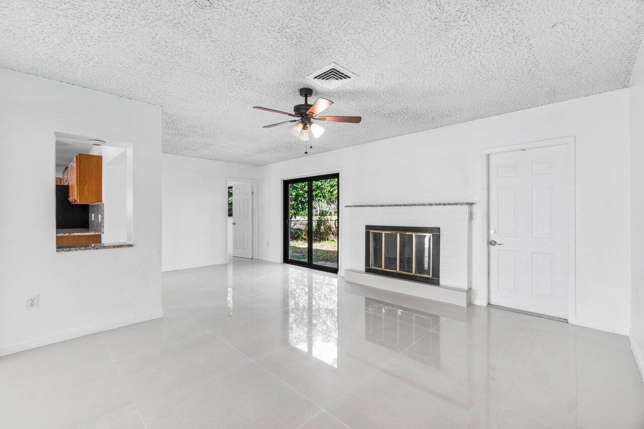 899 NW 7th Street