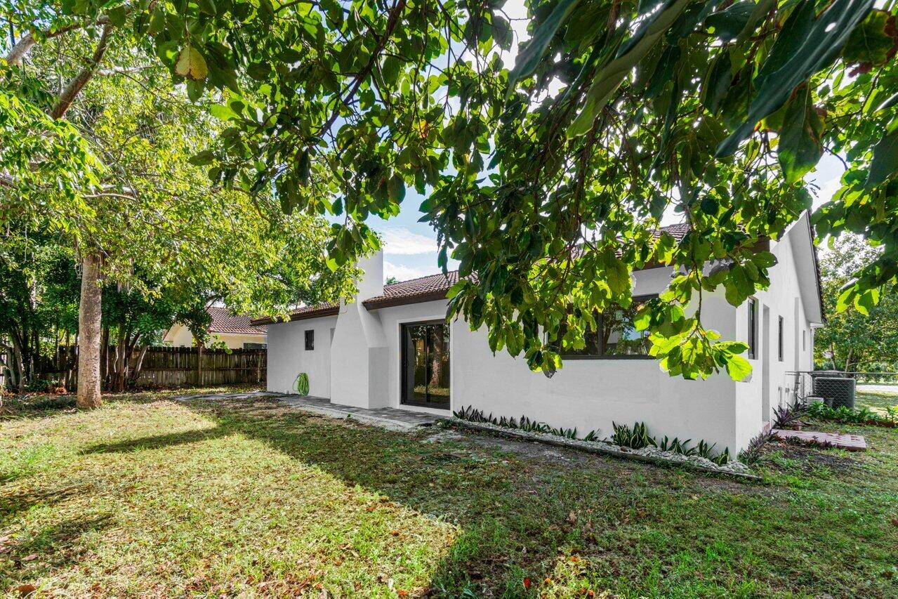 899 NW 7th Street