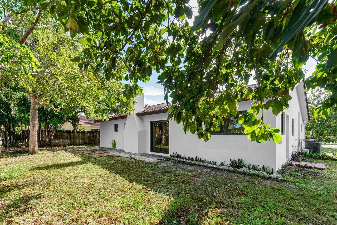 899 NW 7th Street