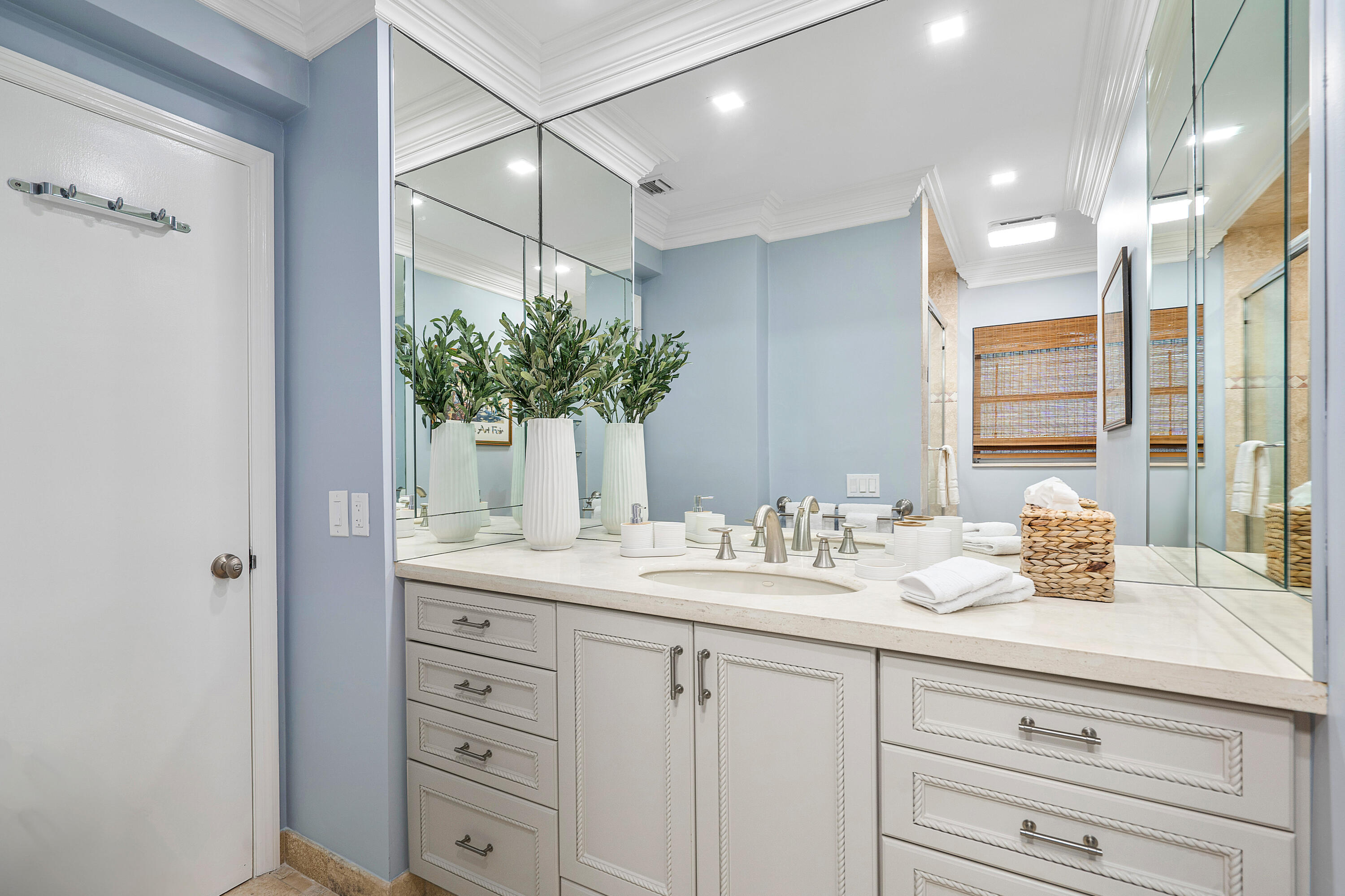 4313 W Tradewinds Avenue 1-2