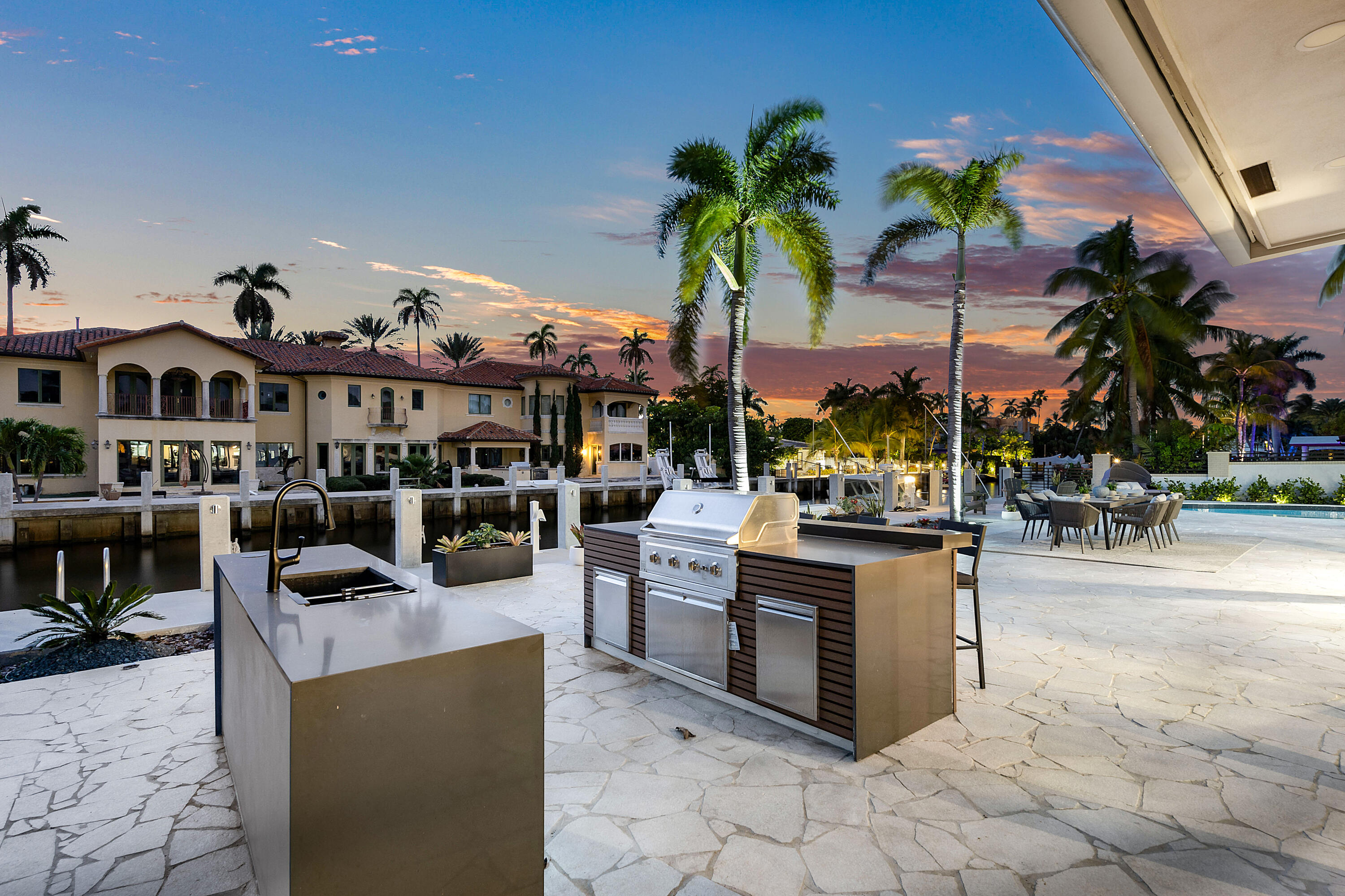 425 Coral Way