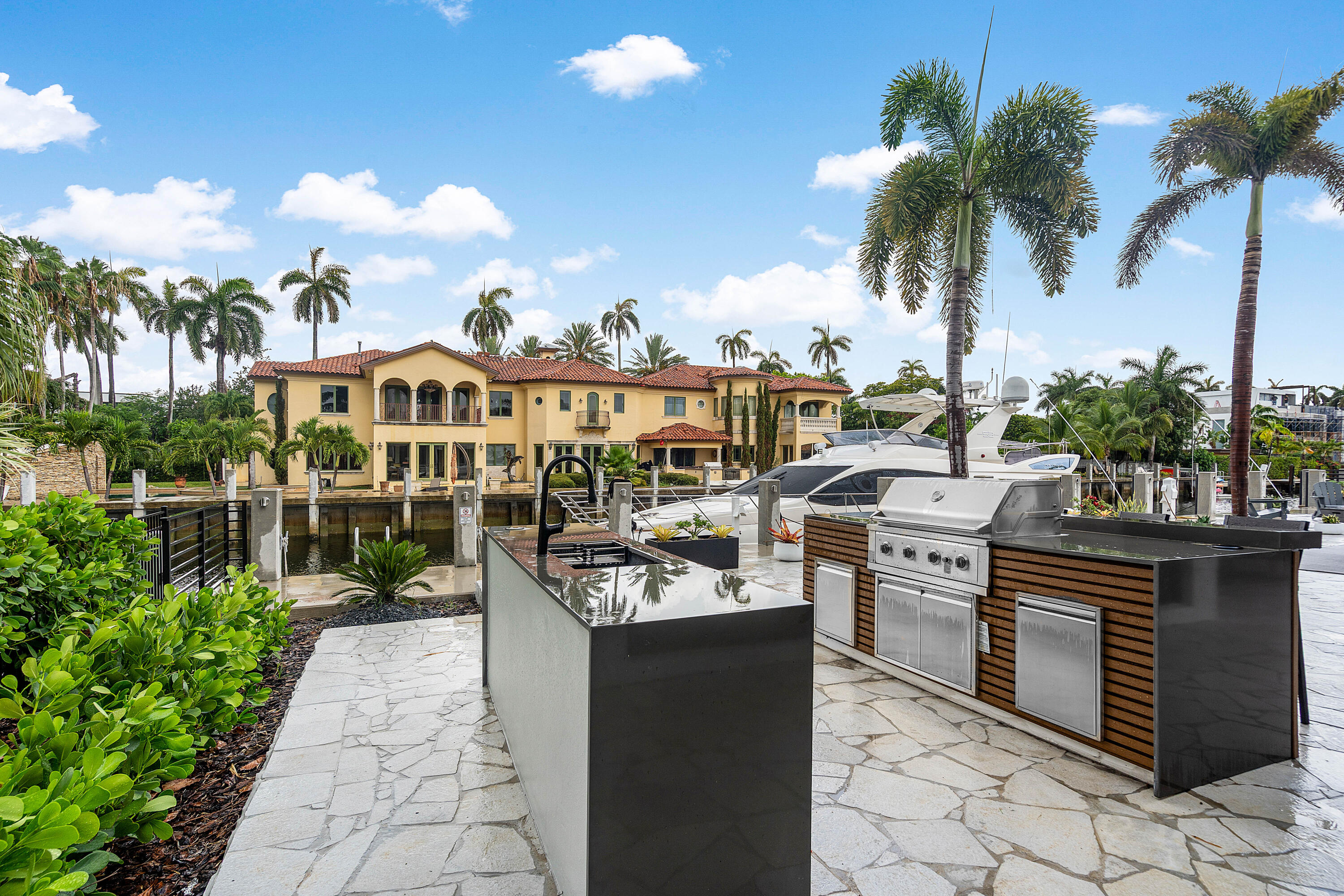 425 Coral Way