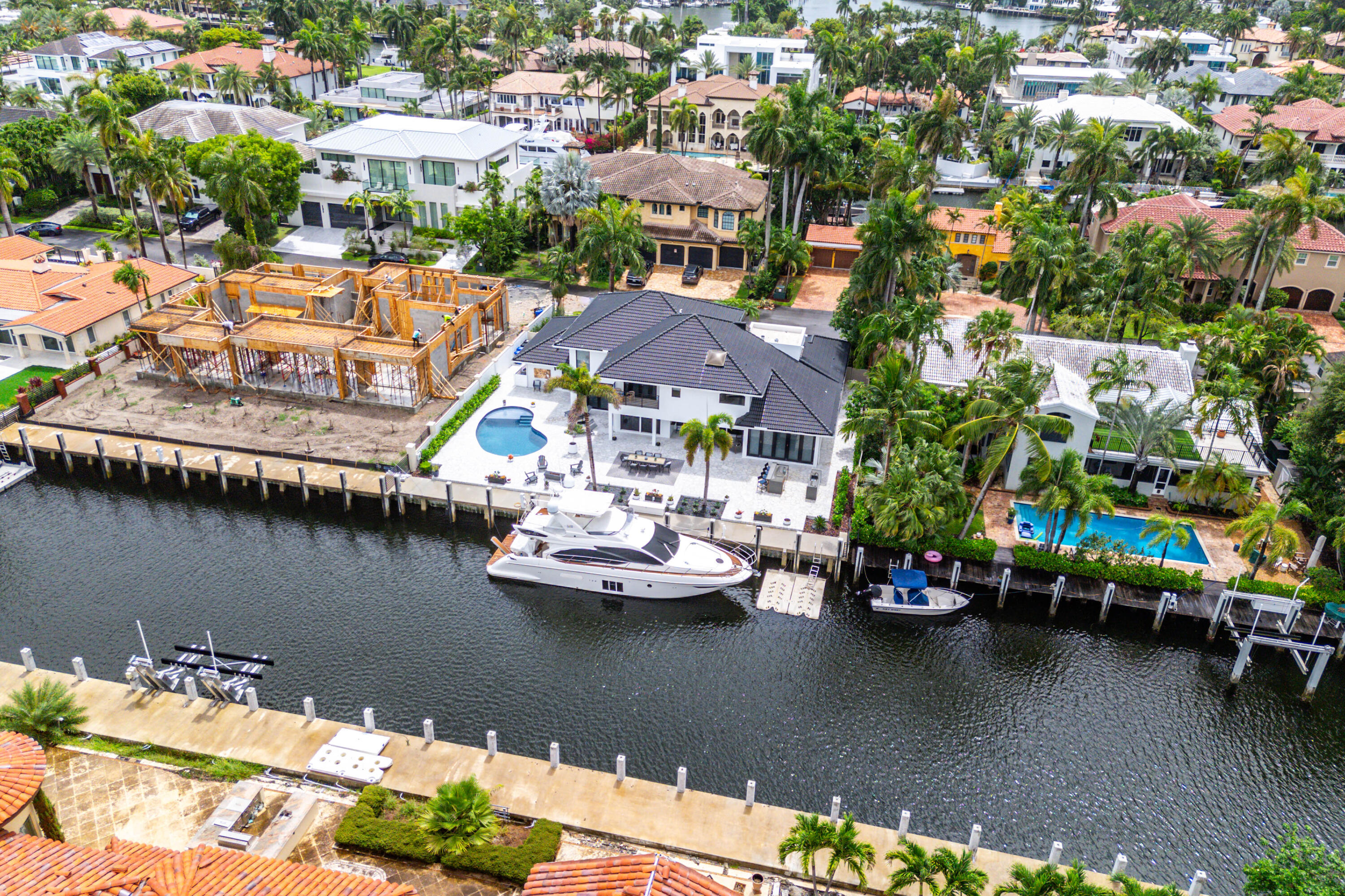 425 Coral Way