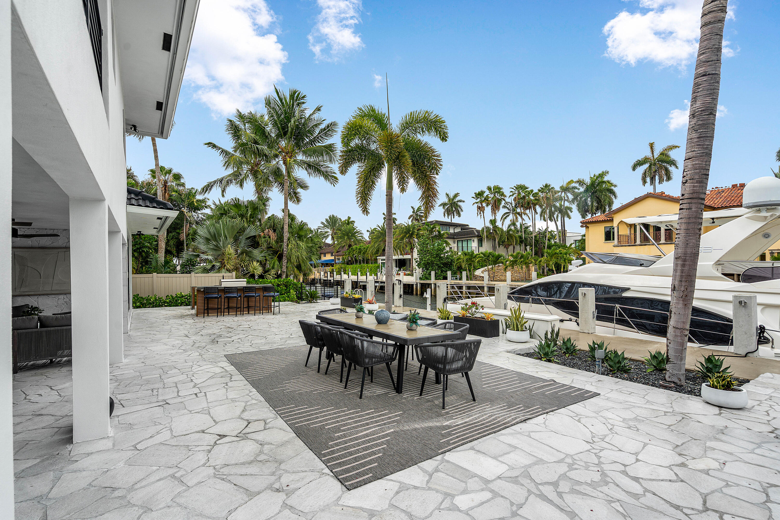 425 Coral Way