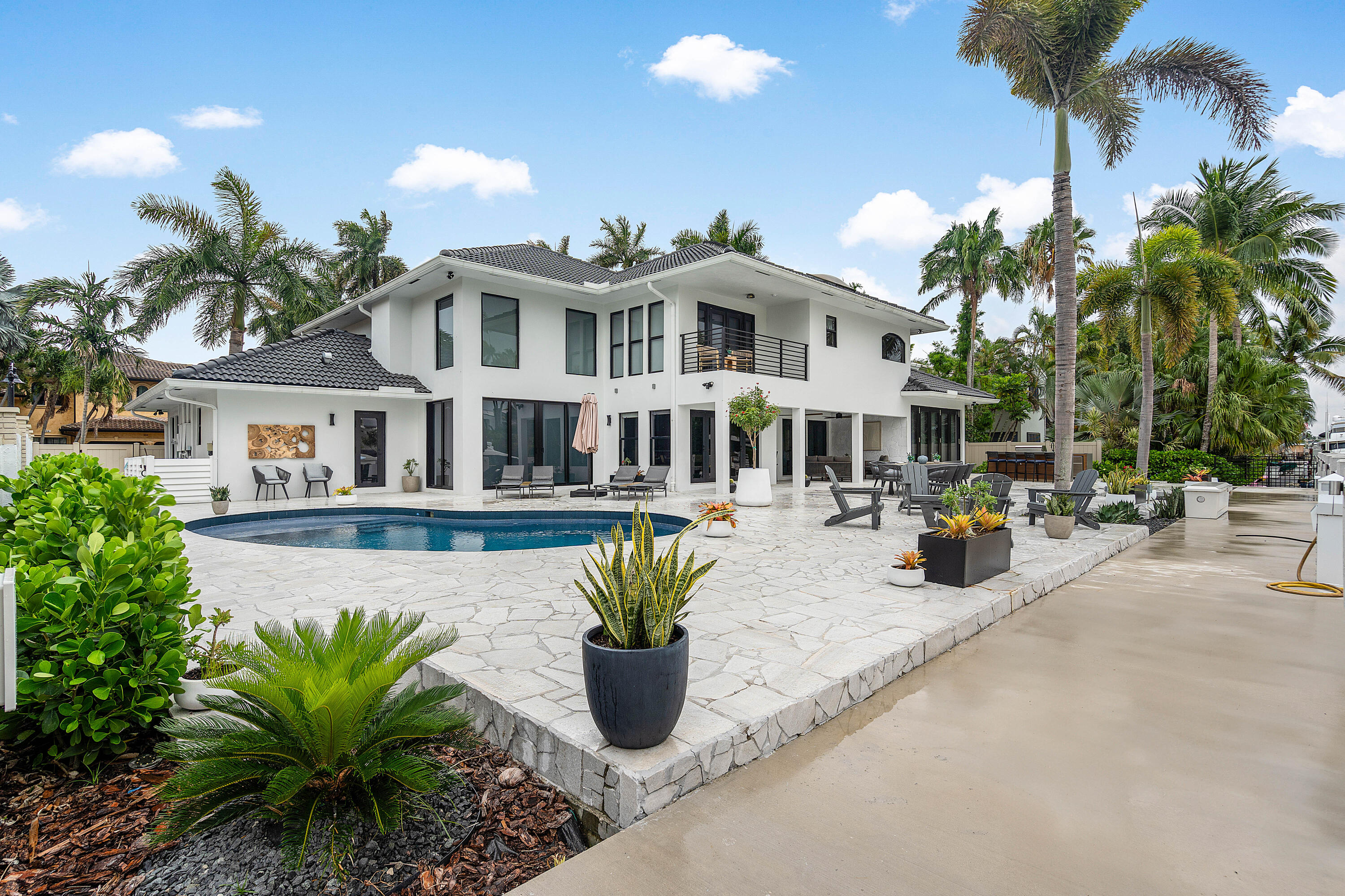 425 Coral Way