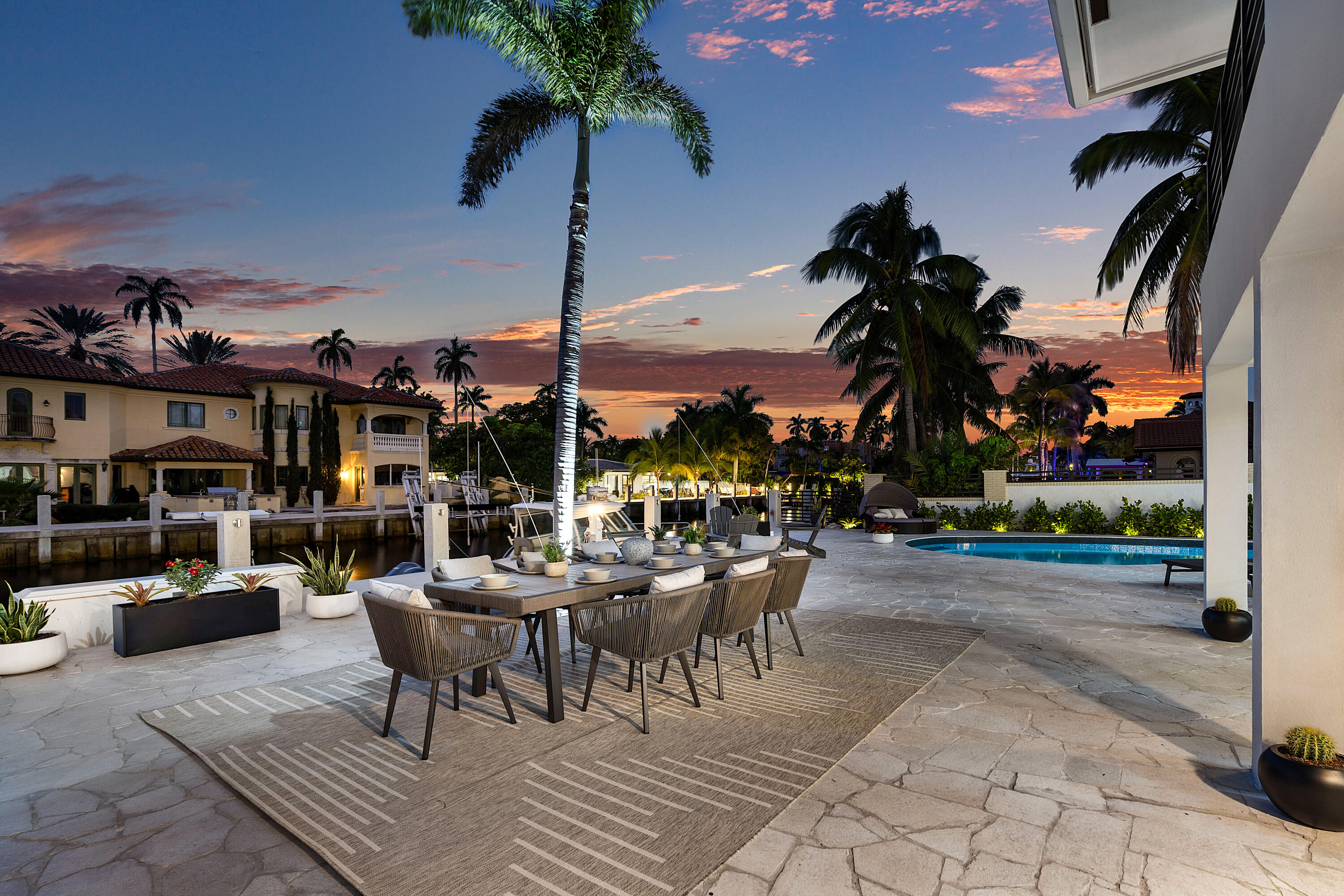 425 Coral Way