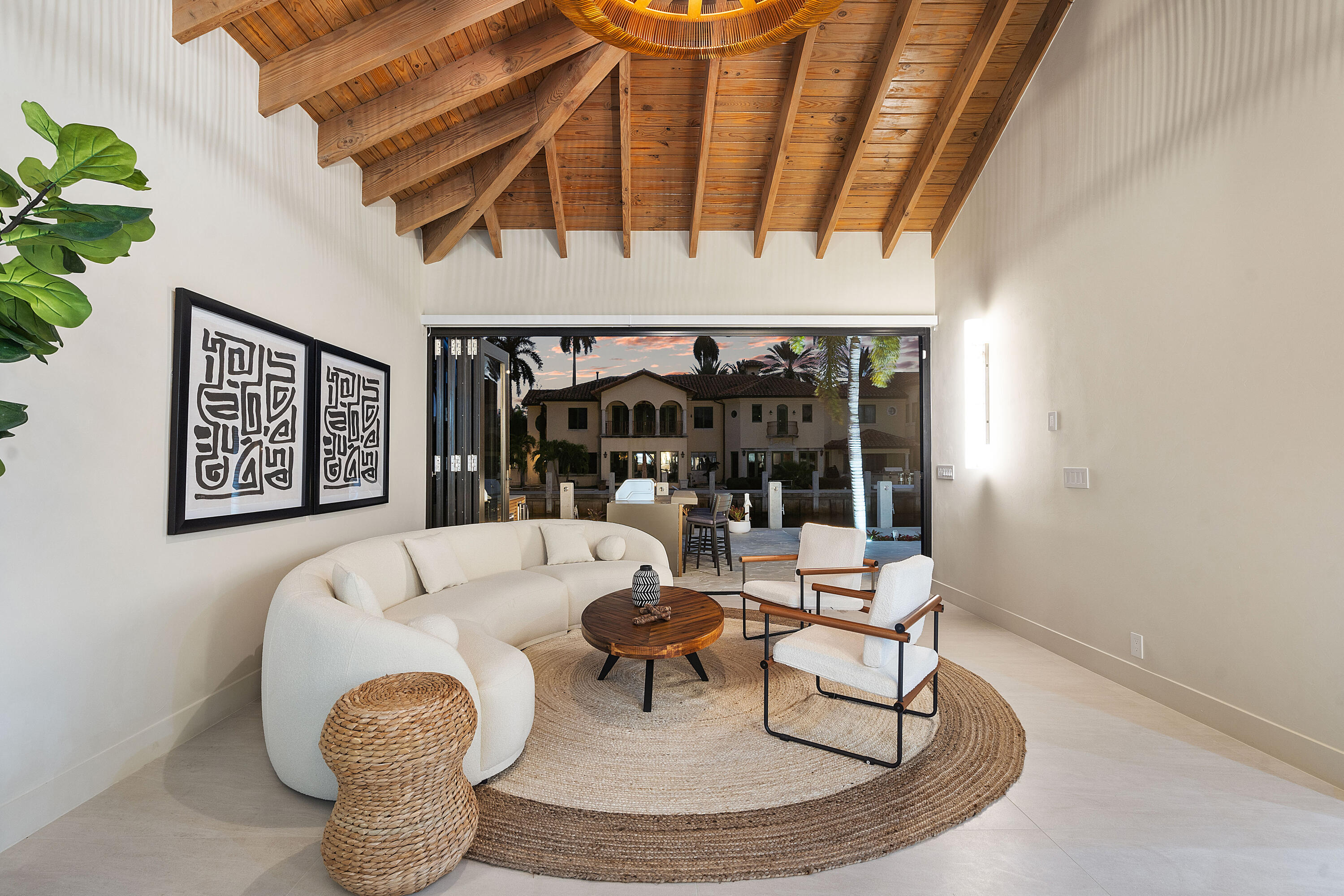 425 Coral Way