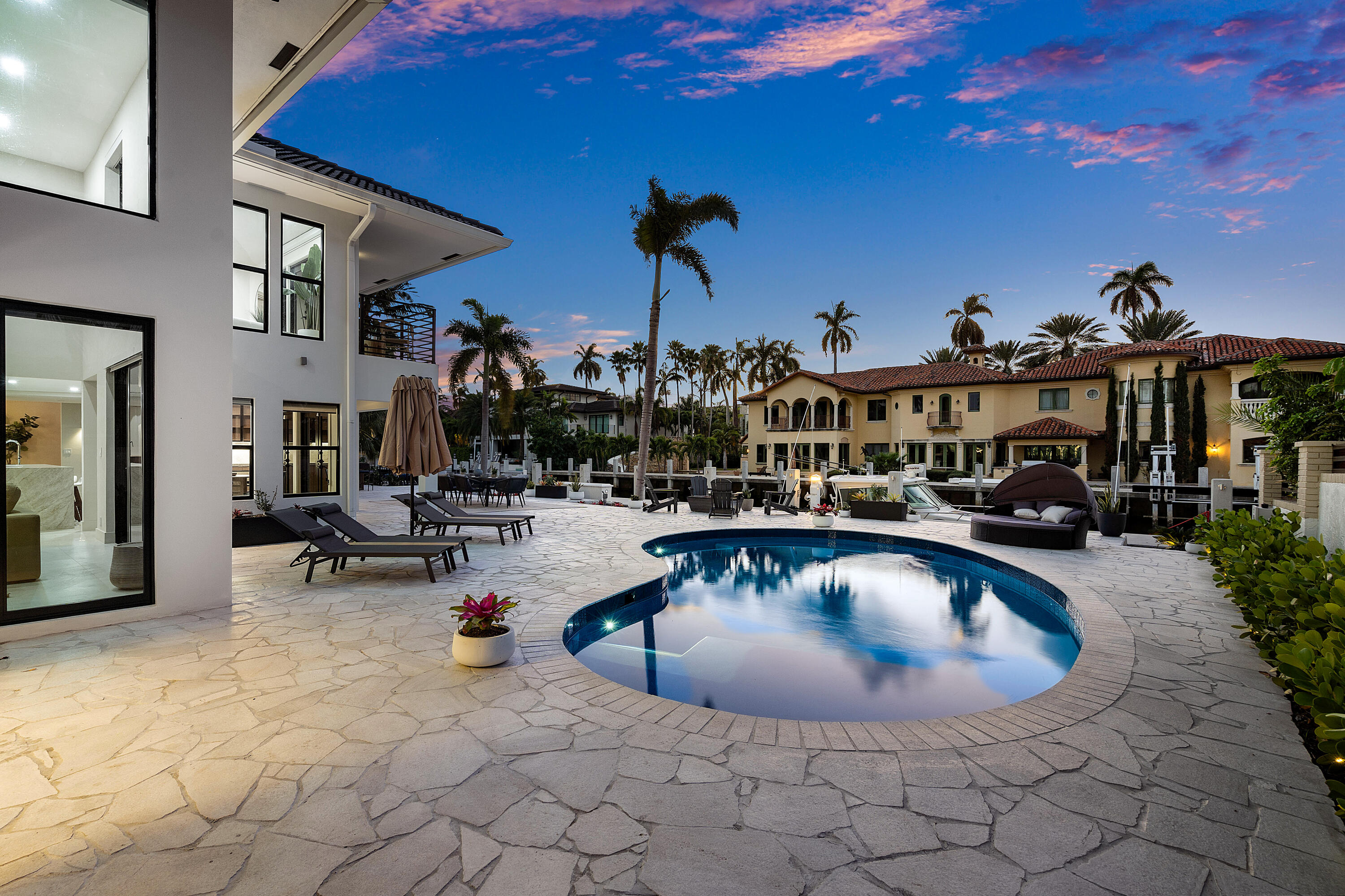 425 Coral Way