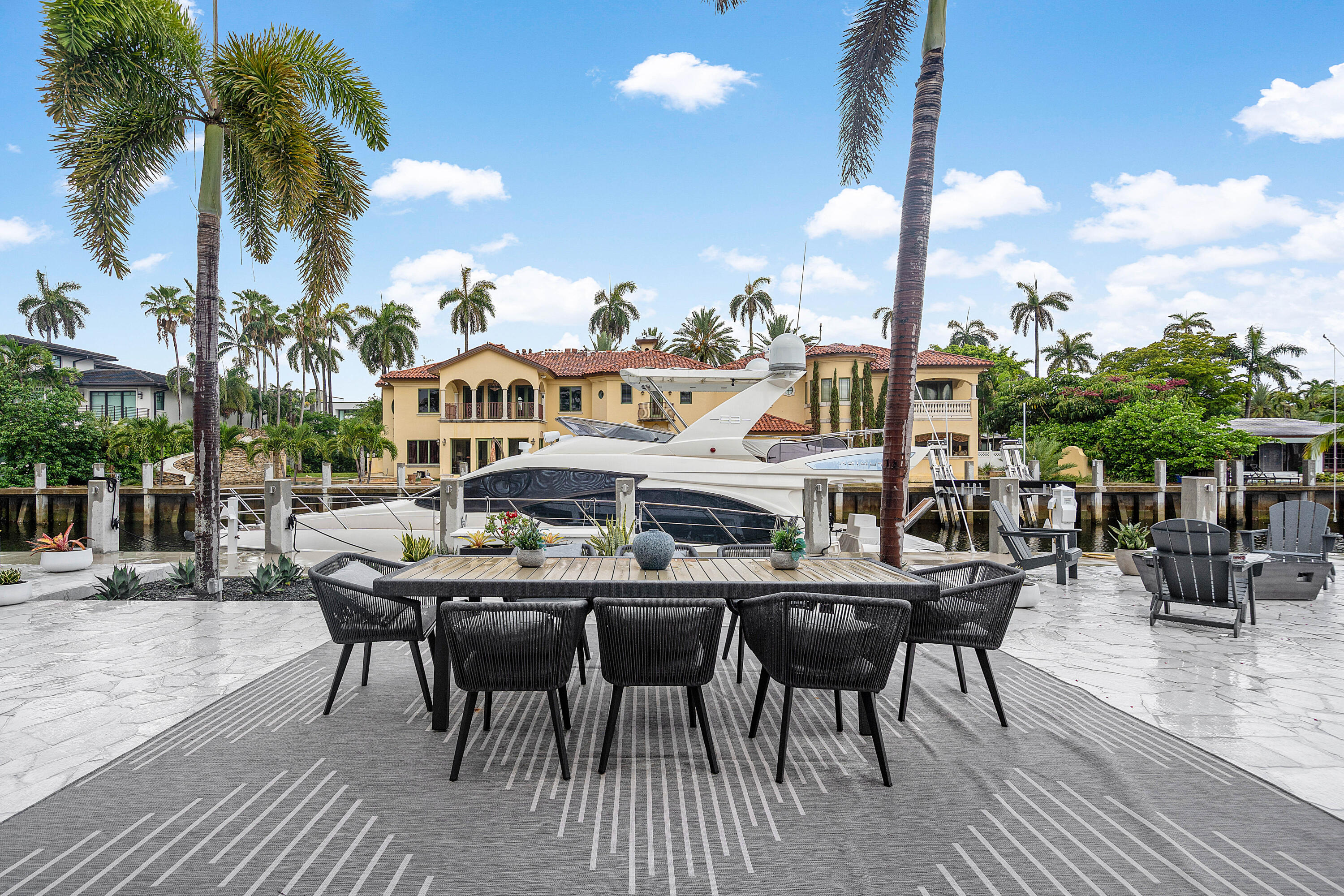 425 Coral Way