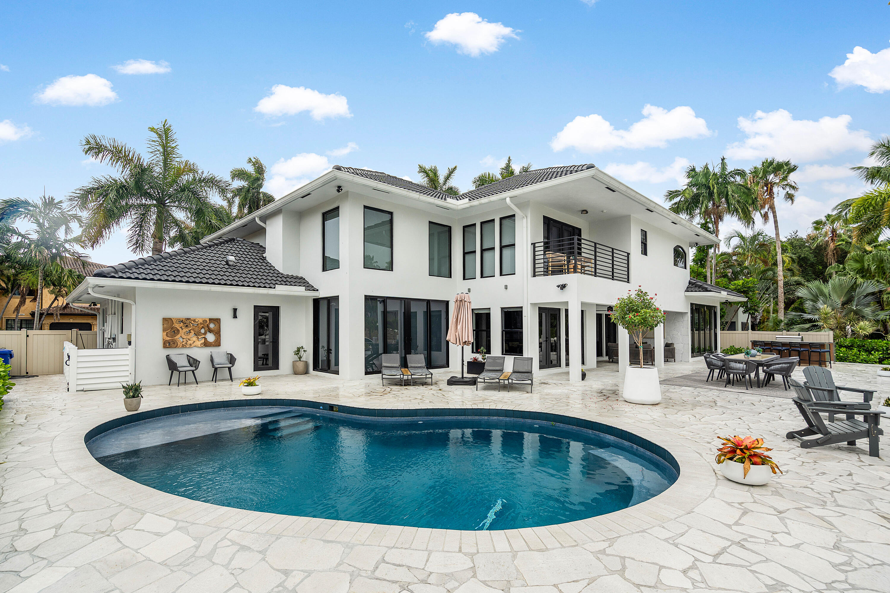 425 Coral Way